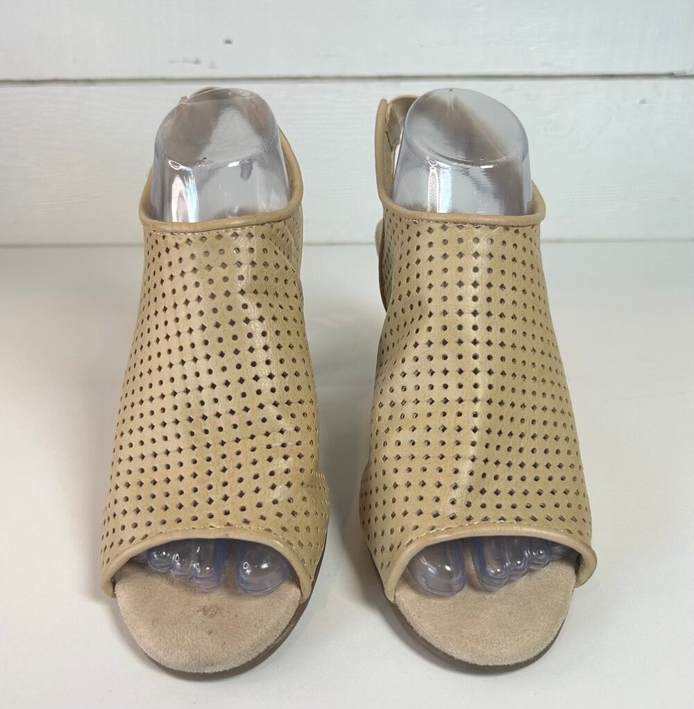 Aerosoles Heels Womens US9 EU7 Slingback Open Toes Arch Support Beige Perforated